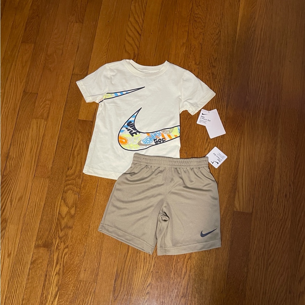 Little Boys Yellow T-shirt and Tan Shorts Set Size 5